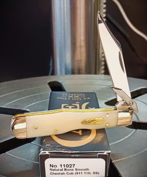 2026 Case XX Cheetah Cub 611 12 Natural Bone Smooth - Stainless Blade