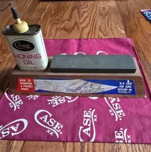 Vintage WR Case amp Sons Knife Dealer Display Sharpening Stone amp Oil Can 