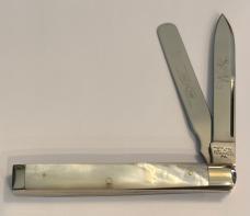 New In Original Box Schatt and Morgan Mother of Pearl Doctor with Spatula