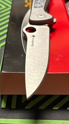 Spyderco Slym Gray Titanium M390 NIB