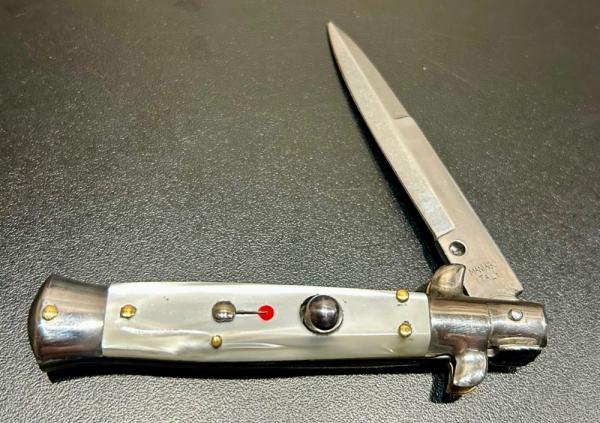 New "Dolphins" 7" Picklock Stiletto, White Pearlex, Maniago Italy New "Dolphins" 7" Picklock Stiletto, White Pearlex, Maniago Italy