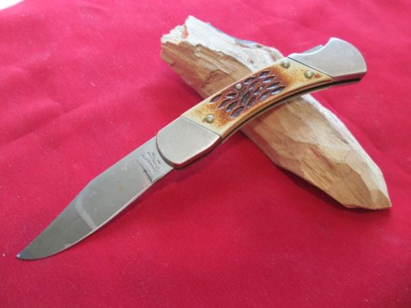 SHARP USA 700 Small Jigged Bone Lockback Stainless Knife (hairline crack) SHARP USA 700 Small Jigged Bone Lockback Stainless Knife (hairline crack)