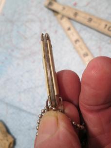 Tiny 1.5" Chain Single Blade Knife 