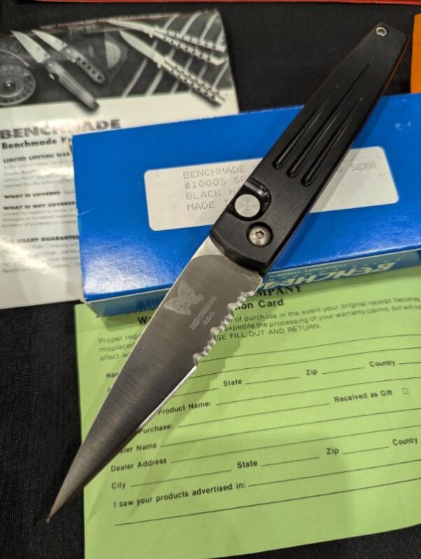 BENCHMADE SPIKE BLACK PARTIALLY SERRATED W/BOX AND ALL PAPERS BENCHMADE SPIKE BLACK PARTIALLY SERRATED W/BOX AND ALL PAPERS