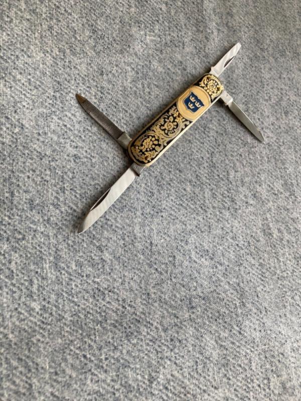 Vintage B & L, EKILSTUNA, 4-Blade, Sweden Coat-of-Arms Pocket Knife Vintage B & L, EKILSTUNA, 4-Blade, Sweden Coat-of-Arms Pocket Knife