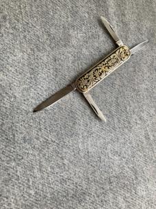 Vintage B & L, EKILSTUNA, 4-Blade, Sweden Coat-of-Arms Pocket Knife