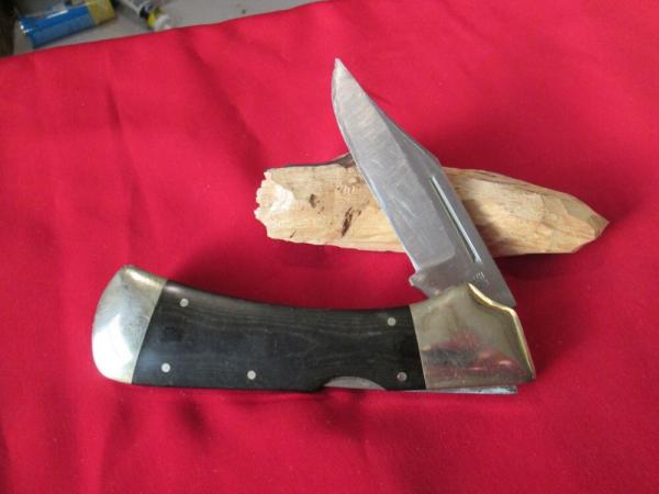 SHARPTOOTH Japan Made Mid Lockback Knife 11-397 *dinged tip, scratches**