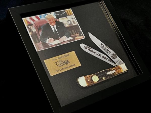 NEW Case XX USA President TRUMP #002/040 Trapper Peach Seed Bone with Gold Dip 47 Shield Showcase NEW Case XX USA President TRUMP #002/040 Trapper Peach Seed Bone with Gold Dip 47 Shield Showcase