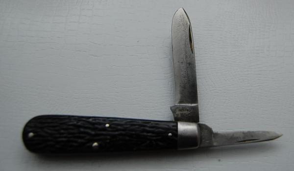 Meriden Cutlery Company (LF&C) In Very Good Condition With Perfected Stag Covers 3 1/4