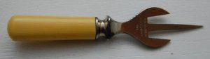 Meriden Cutlery Company (Southington) In Excellent Condition With Celluloid Covers 3 7/8