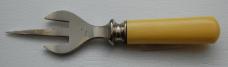 Meriden Cutlery Company (Southington) In Excellent Condition With Celluloid Covers 3 7/8