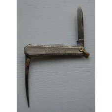 Meriden Knife Company In Very Good Condition With Stainless Steel Covers 2 1/4