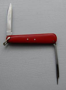 Meriden Knife Company In Excellent Condition With Red Synthetic Covers 2 1/2