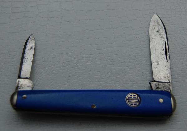 Meriden Knife Company In Very Good Condition With Blue Synthetic Covers 3 1/4