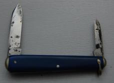 Meriden Knife Company In Good Condition With Blue Synthetic Covers 3 1/4