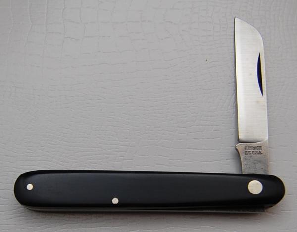 Schrade In Excellent Condition With Black Synthetic Covers 4