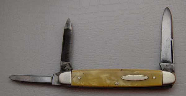 Schrade In Excellent Condition With Yellow Synthetic Covers 3 1/8