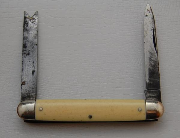 Schrade In Very Good Condition With Ivory Celluloid Covers 4" Long (299)