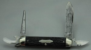 Landers, Frary and Clark In Very Good Condition With Perfected Stag Covers 3 5/8