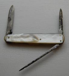 Landers, Frary and Clark In Very Good Condition With Mother of Pearl Covers 3