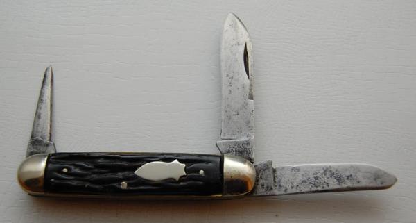 Landers, Frary and Clark In Excellent Condition With Perfected Stag Covers 3 1/2 Landers, Frary and Clark In Excellent Condition With Perfected Stag Covers 3 1/2