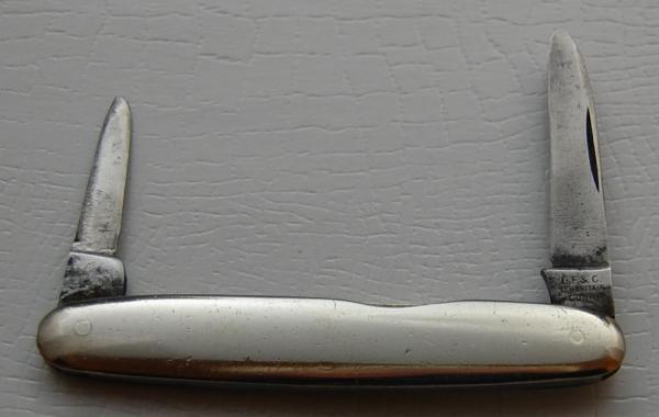 Landers, Frary and Clark In Very Good Condition With Metal Covers 3