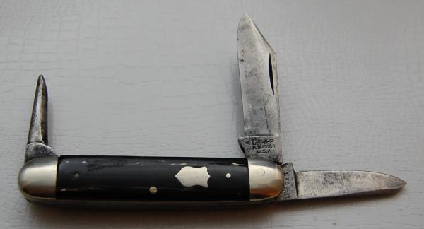 Landers, Frary and Clark In Excellent Condition With Celluloid Covers 3 1/4