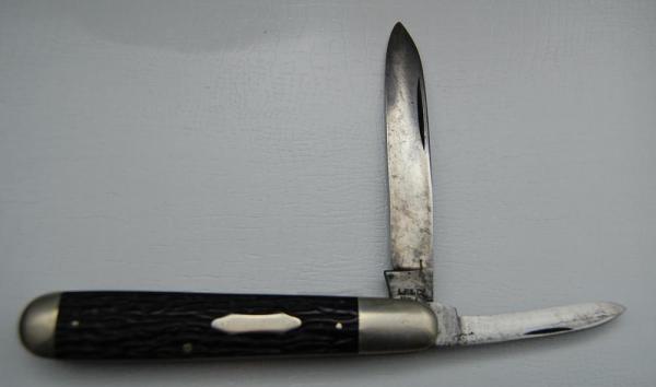 Landers, Frary and Clark In Very Good Condition With Perfected Stag Covers 4 1/2