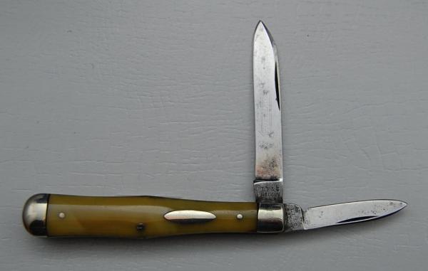 Landers, Frary and Clark In Excellent Condition With Celluloid Covers 3