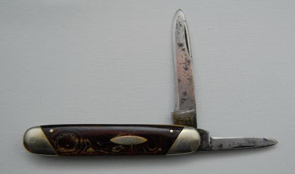 Landers, Frary and Clark In Good Condition With Celluloid Covers 3 3/8