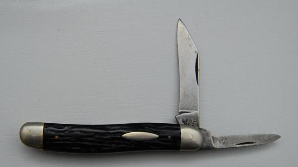 Landers, Frary and Clark In Very Good Condition With Perfected Stag Covers 3 5/8 Landers, Frary and Clark In Very Good Condition With Perfected Stag Covers 3 5/8