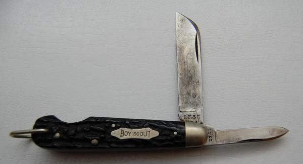 Landers, Frary and Clark In Very Good Condition With Perfected Stag Covers 3 1/2