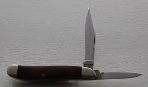 Bear and Sons In Excellent Condition With Walnut Covers 2 3/4