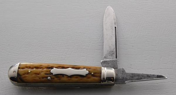 Van Camp Hardware and Iron Company In Very Good Condition With Brown Bone Covers 3 1/2" Long (619)
