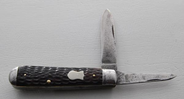 Merrimac Cutlery Company In Very Good Condition With Brown Jigged Bone Covers 3 9/16 Merrimac Cutlery Company In Very Good Condition With Brown Jigged Bone Covers 3 9/16