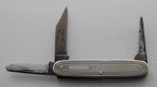 Landers, Frary and Clark In Good Condition With Metal Covers 3 1/4