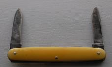 Walden Knife Company In Very Good Condition With Yellow Celluloid Covers 3 3/4
