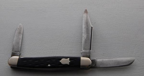 Camillus In Very Good Condition With Black Jigged Bone Covers 3 15/16