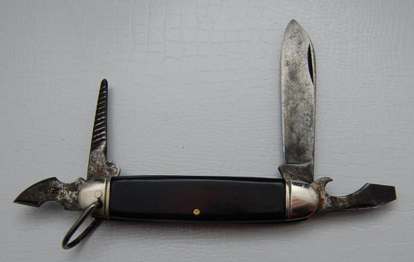 Camillus Unofficial Scout With Black Synthetic Covers 3 5/8