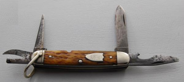 Ulster In Good Condition With Brown Jigged Bone Covers 3 3/4" Long (688) Ulster In Good Condition With Brown Jigged Bone Covers 3 3/4" Long (688)