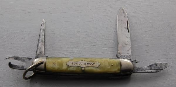 Camillus Unofficial Scout Pocket Knife In Very Good Condition With Pearl Synthetic Covers (705)