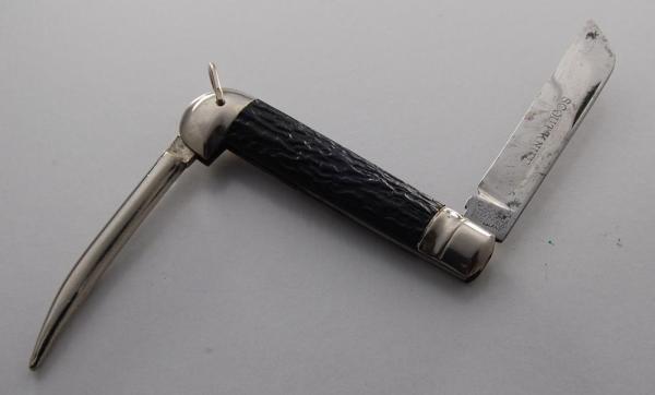 Richards Unofficial Scout Pocket Knife In Excellent Condition With Black Jigged Bone Covers (732)