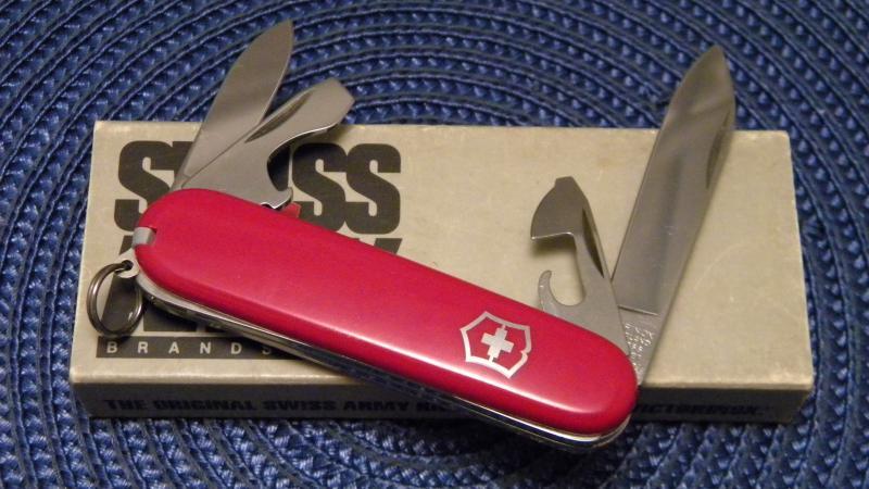 Victorinox Switzerland Stainless Rostfrei Red Recruit Officier