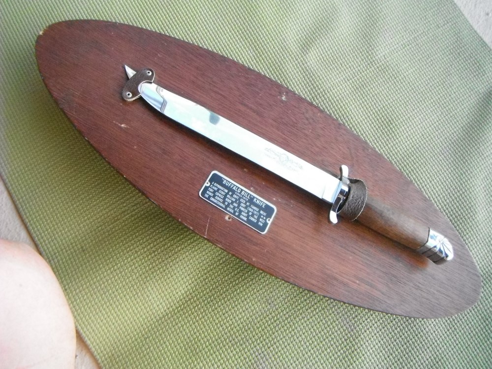 Buffalo Bill Cody Comemrative Knife. Made by Carvel Hall, USA. Nice