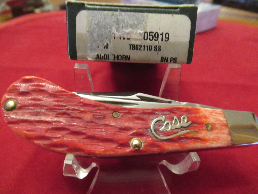 Case XX 2004 Red Bone, Silver, Script Saddlehorn Pattern # TB62110SS
