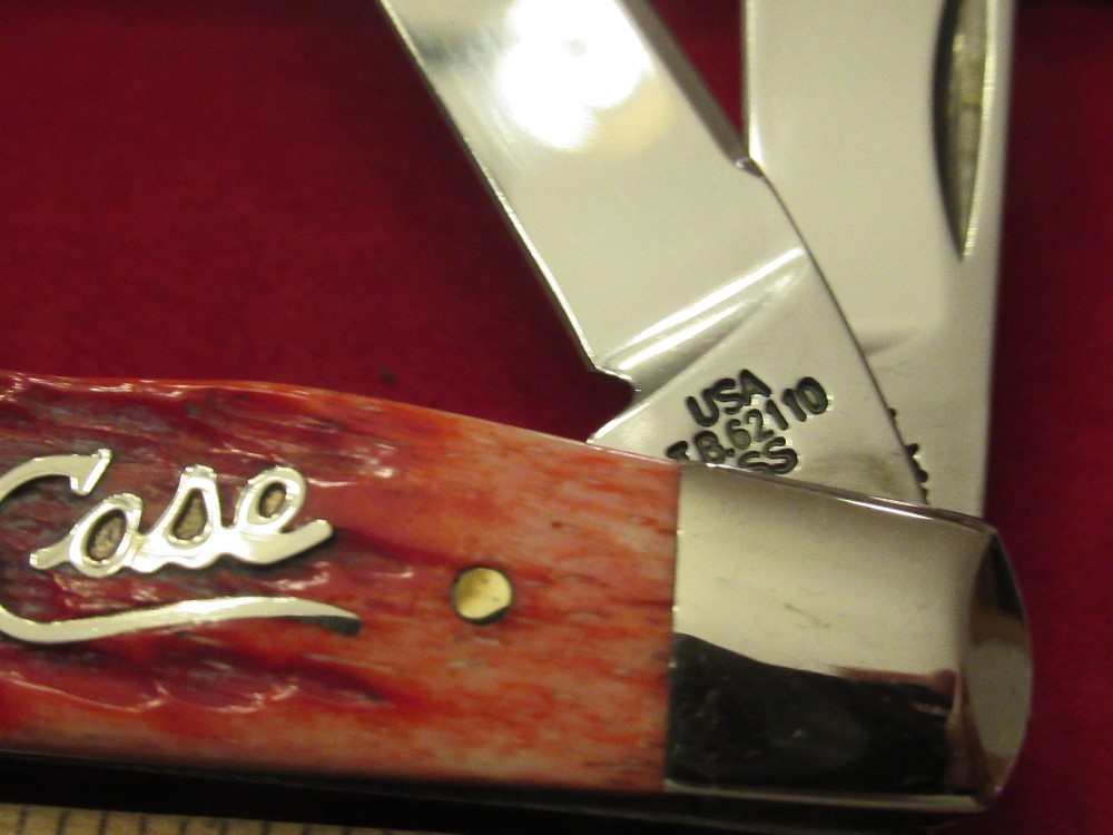 Case XX 2004 Red Bone, Silver, Script Saddlehorn Pattern # TB62110SS