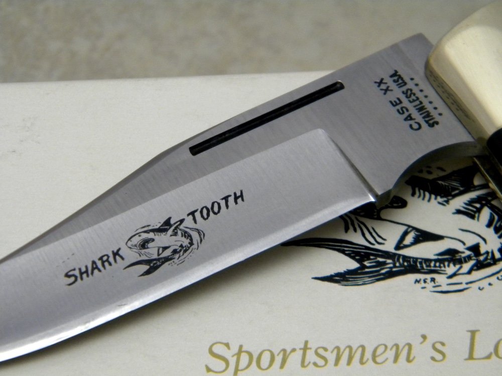 Case XX Stainless USA 7 Dot (1973) Wood 7197 LSSP Shark Tooth Lockback Knife in Box