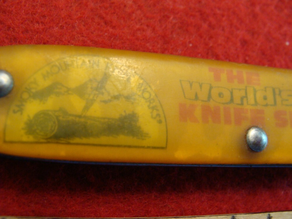 Smokey Mountain Knife Works "World's Largest Knife Showcase" Novelty