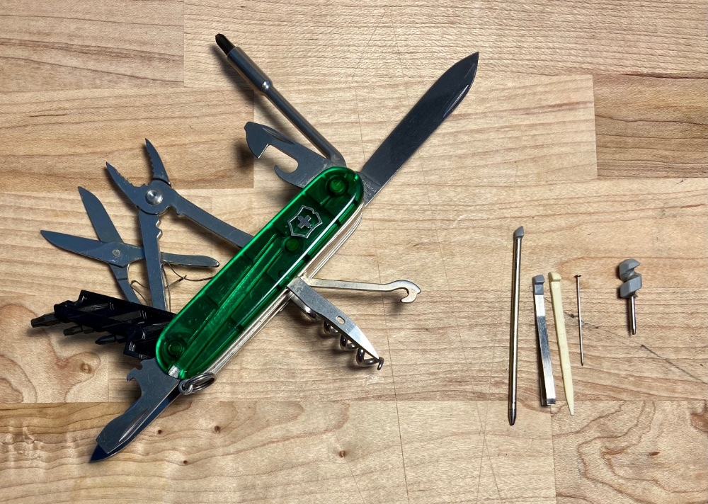 Victorinox Cyber Tool M or 34 with emerald scales free shipping