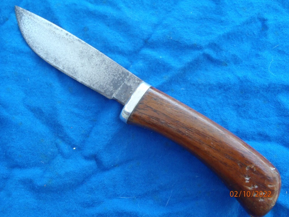 Unmarked Fixed blade knife Walnut handle